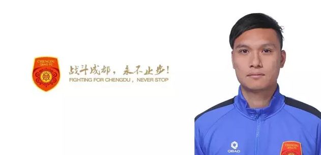刘雯（Liu Wen）身着蓝花抹胸拖尾裙 满分同框！