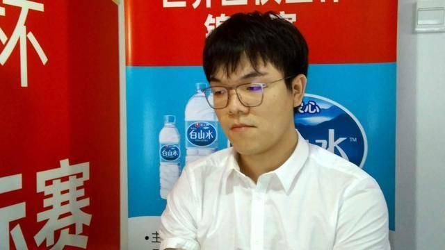 续集中，纸媒衰落，米兰达的时尚杂志帝国岌岌可危，安迪也要面临事业与人生的新选择。